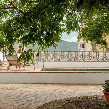 Apartamentos Turisticos El Patio Del Nogal Guadalupe  Kültér fotó