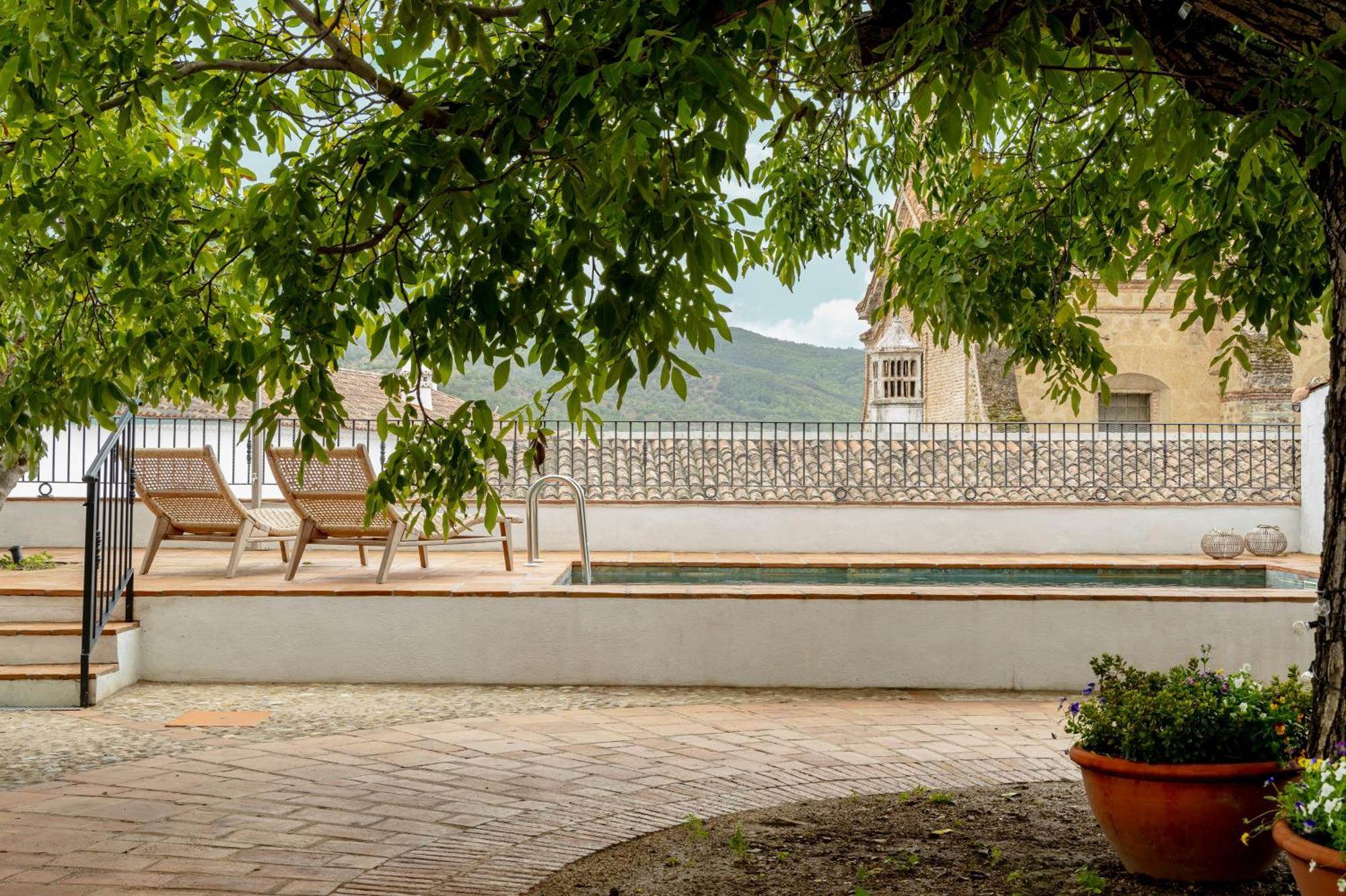 Apartamentos Turisticos El Patio Del Nogal Guadalupe  Kültér fotó