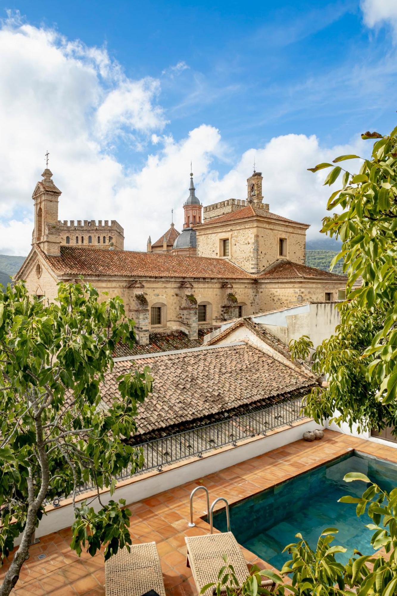 Apartamentos Turisticos El Patio Del Nogal Guadalupe  Kültér fotó
