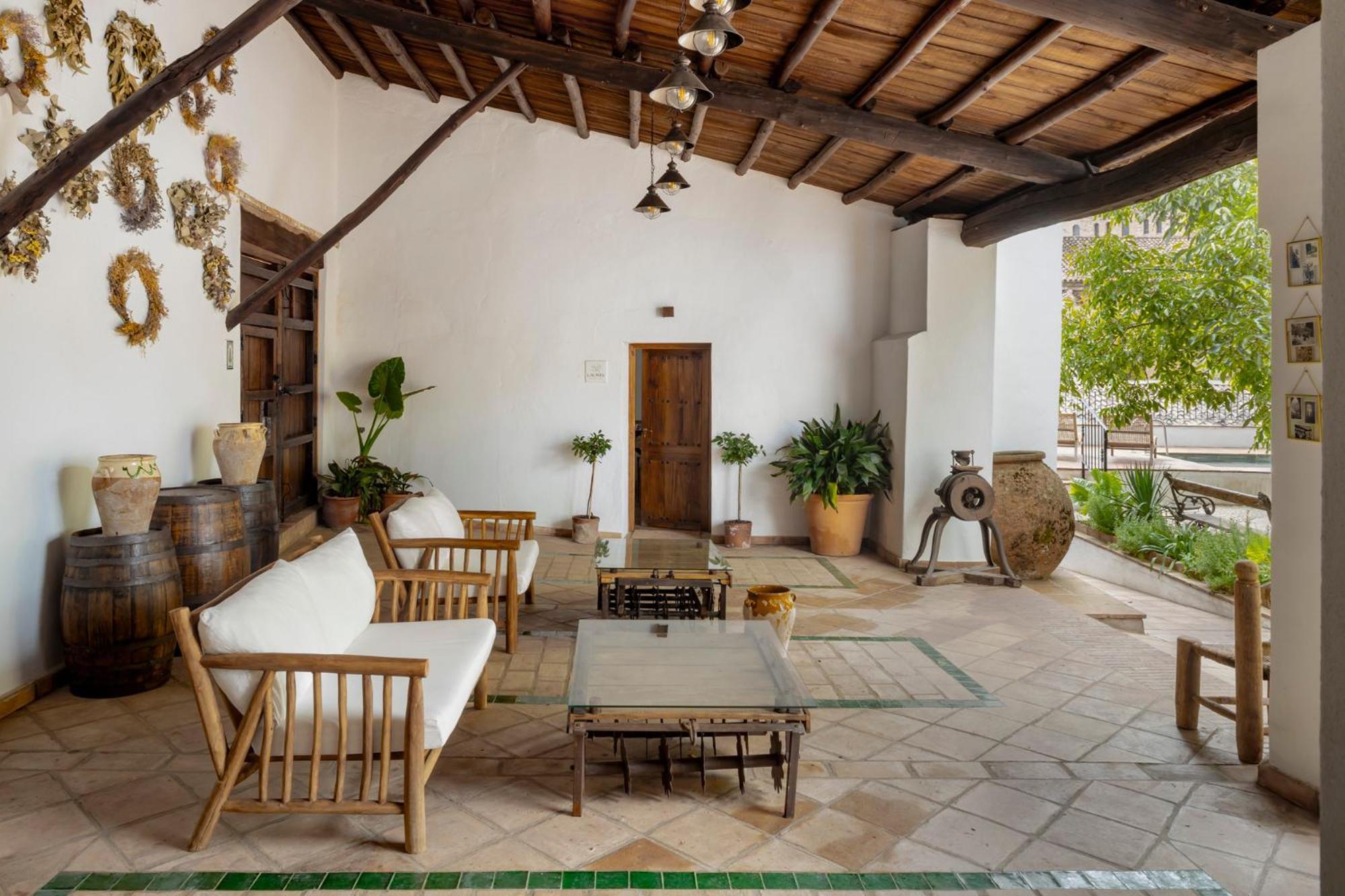 Apartamentos Turisticos El Patio Del Nogal Guadalupe  Kültér fotó