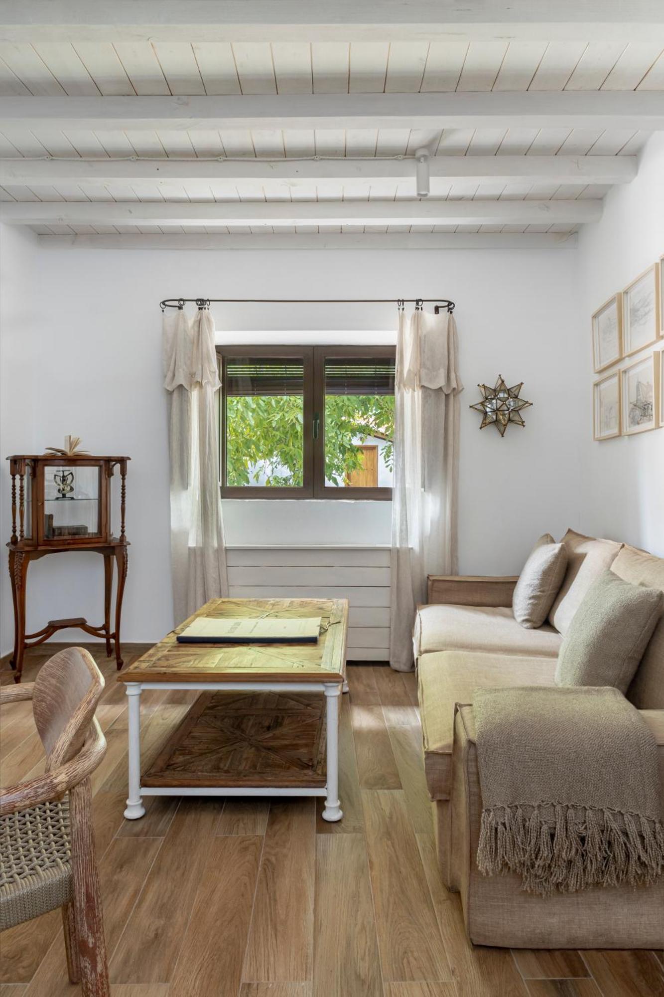 Apartamentos Turisticos El Patio Del Nogal Guadalupe  Kültér fotó